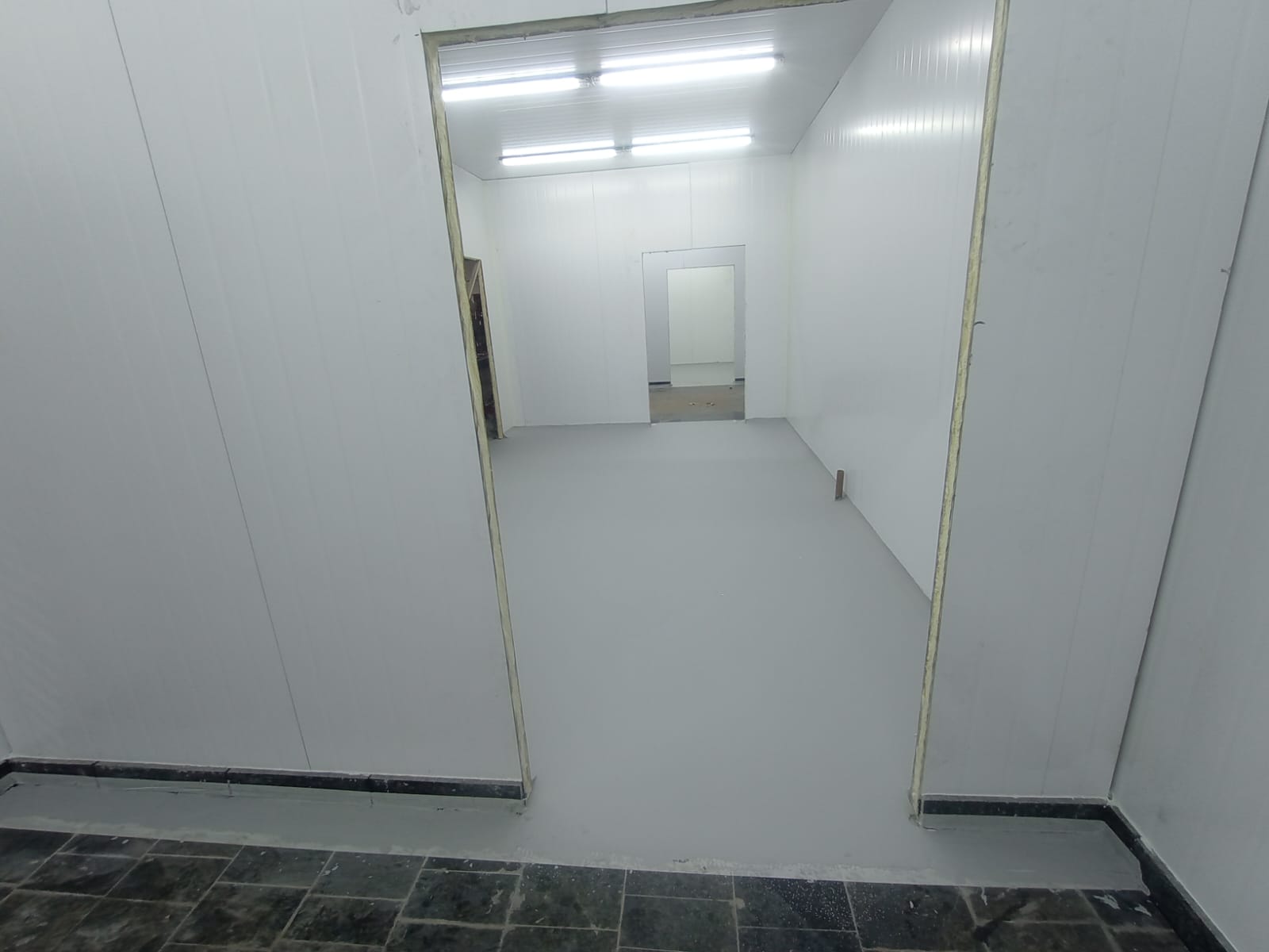 Piso branco para indústria alimentícia, limpo e higiênico